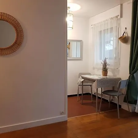 Apartamento Studio Metro Porte De Clignancourt Nord De Montmartre 18eme París