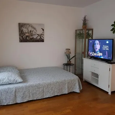 Apartamento Studio Metro Porte De Clignancourt Nord De Montmartre 18eme *