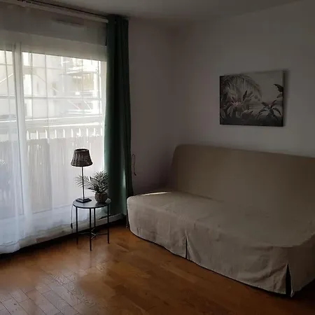 Studio Metro Porte De Clignancourt Nord De Montmartre 18eme * París