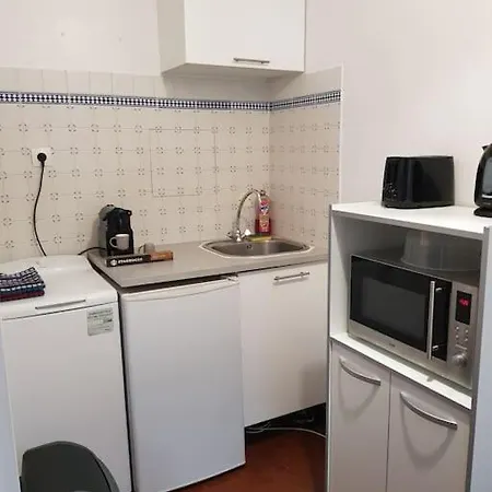 Studio Metro Porte De Clignancourt Nord De Montmartre 18eme