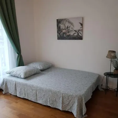 Studio Metro Porte De Clignancourt Nord De Montmartre 18eme